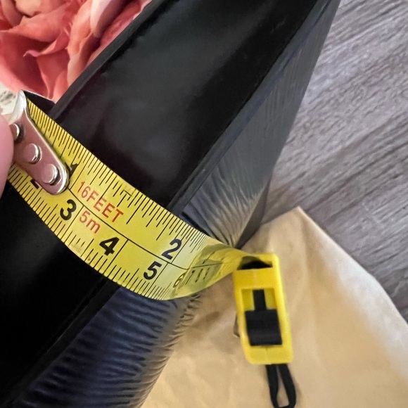 Louis Vuitton Epi Pochette - Picture 11 of 13